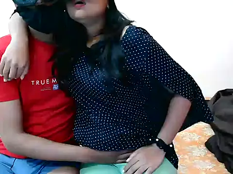 Queen_savi naked strip on cam for live sex video chat