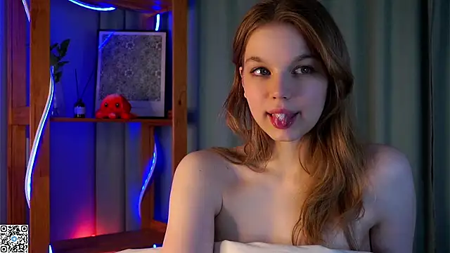 EdlinAlliston naked strip on cam for live sex video chat