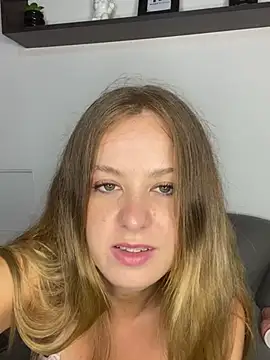 SexyyHannahx naked strip on cam for live sex video chat