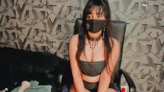 Sweetie_Fox_XXX naked strip on cam for live sex video chat