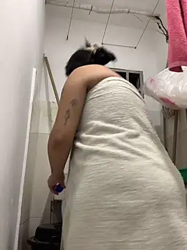 Amandanauty naked strip on cam for live sex video chat