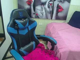 lucia-21 nude Live Sex Chat Room
