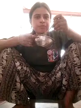 Sexy_Kirti naked strip on cam for live sex video chat