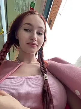 SnappyHappy naked strip on cam for live sex video chat