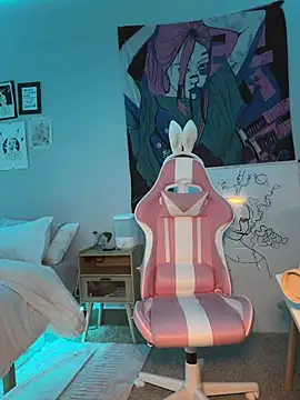BlueHoneyBaby naked strip on cam for live sex video chat