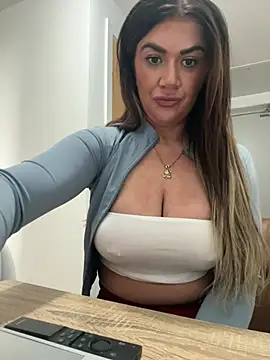 Caseybaby naked strip on cam for live sex video chat