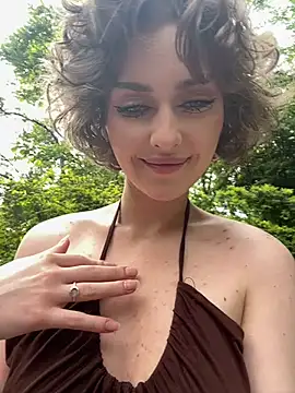 KellyKeler naked strip on cam for live sex video chat