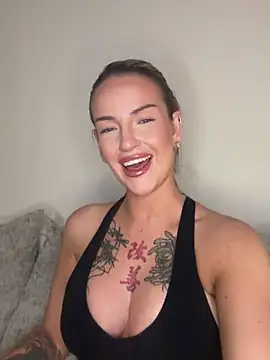 Nikki__Foxx naked strip on cam for live sex video chat