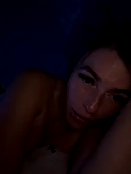 Kali-Raexx naked strip on cam for live sex video chat