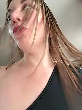 La_ptite_blonde naked strip on cam for live sex video chat