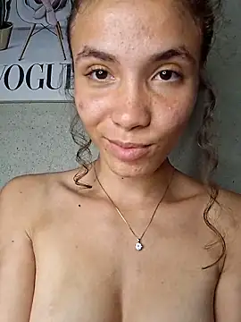 HelenHoltz naked strip on cam for live sex video chat