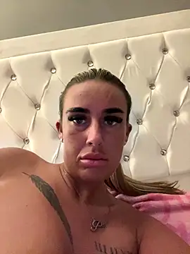 EllieMaeBaby naked strip on cam for live sex video chat