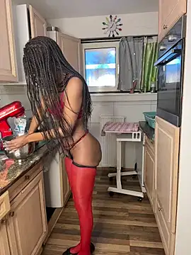 SolaeuftderbrauneHase naked strip on cam for live sex video chat