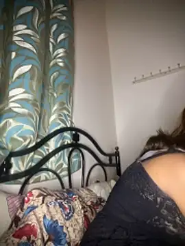STRIP_GLOW naked strip on cam for live sex video chat
