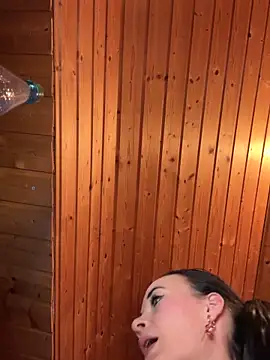 Feuchtes_traumchenn naked strip on cam for live sex video chat