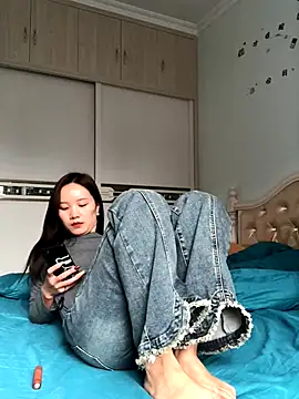 Mile-m naked strip on cam for live sex video chat