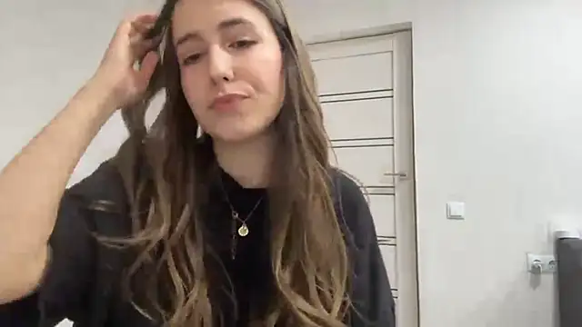 DeannaSuri naked strip on cam for live sex video chat