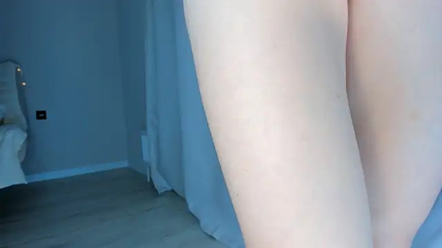 JennyWoody naked strip on cam for live sex video chat