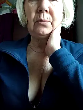 KlaudiaDarling naked strip on cam for live sex video chat
