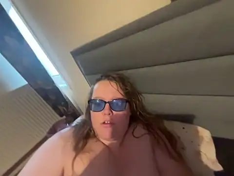 Scarletcum22 naked strip on cam for live sex video chat