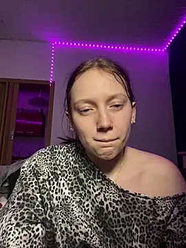 YoungLisaa18 naked strip on cam for live sex video chat