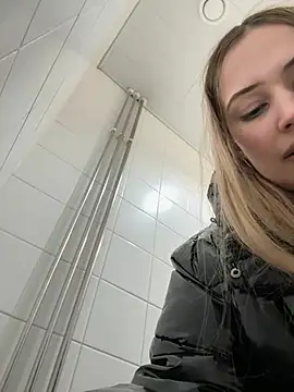 blonde_exe naked strip on cam for live sex video chat