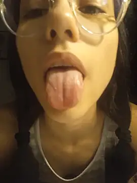 isaaabelaaa naked strip on cam for live sex video chat