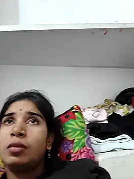 Cute-Natashaa naked strip on cam for live sex video chat