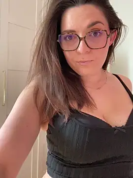 Chloe-ta naked strip on cam for live sex video chat