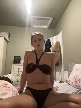 quirkyprincess naked strip on cam for live sex video chat