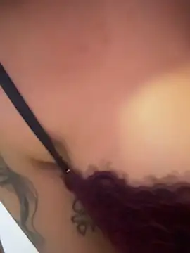 Juuhschmitt naked strip on cam for live sex video chat