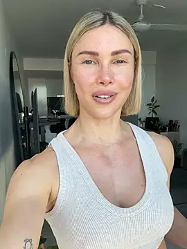 raeparks naked strip on cam for live sex video chat